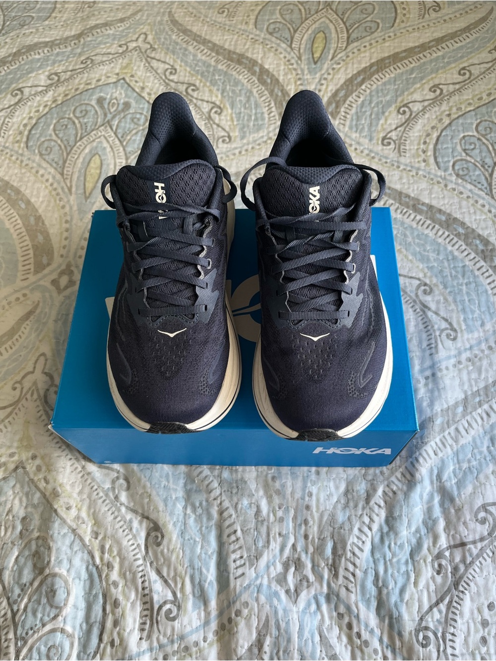 Hoka Clifton 10 like new